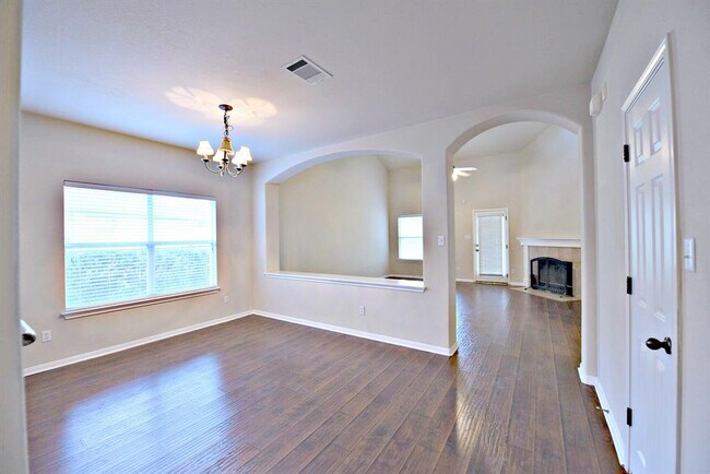 Foto del edificio - 4025 Meadow Bluff Way