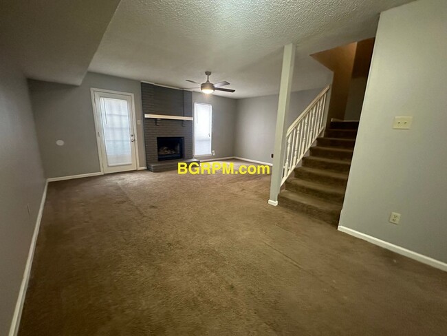 Foto del edificio - 2 BD, 2 1/2 BA, Townhome in Jacksonville.