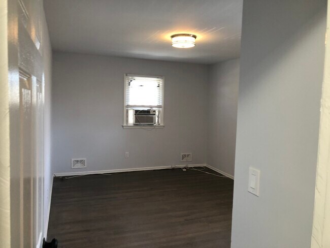 Small bedroom - 142 N 14th St