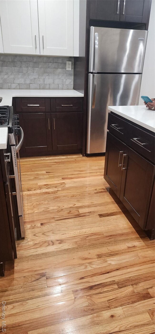 Building Photo - 452 Linwood St