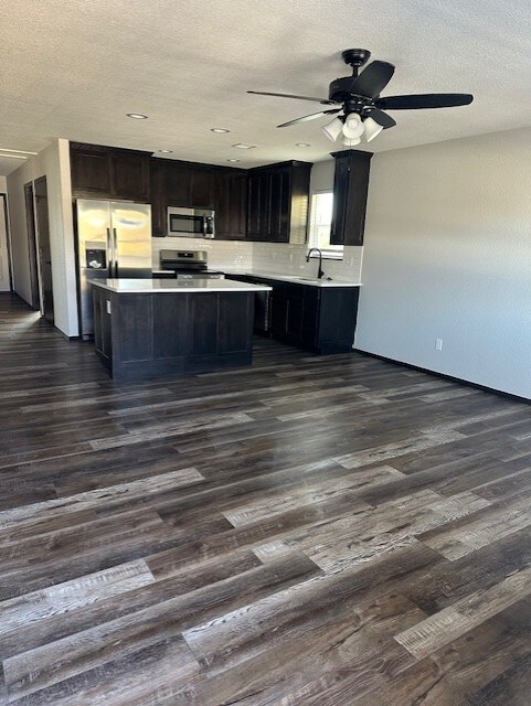 Building Photo - 525 E 10th Ave