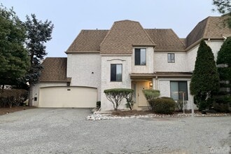 Building Photo - 81 Park Gate Dr