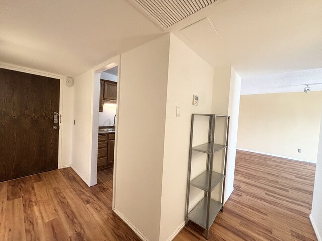 Building Photo - 710 E 200 S