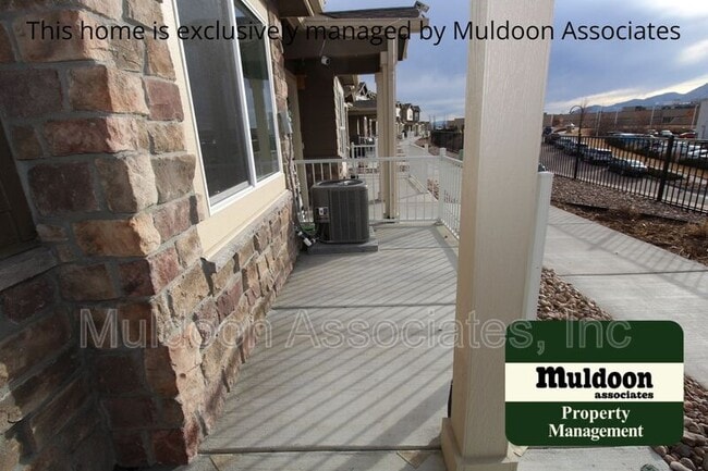 Building Photo - 954 Petra Heights