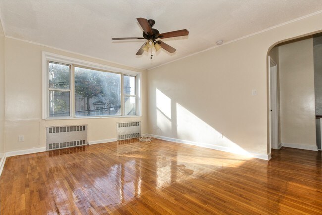 Foto del edificio - 5711 Tilden Ave