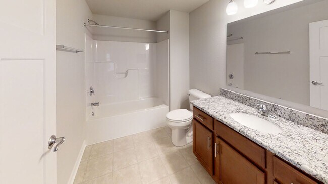 Foto del edificio - Condo Style Lower 2 Bedroom 2 Bathroom Apartment