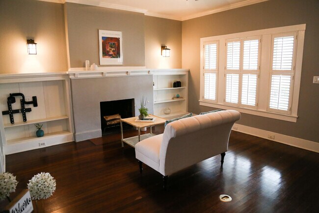 Foto del edificio - ALAMO HEIGHTS CRAFTSMAN COTTAGE