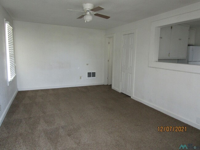 Building Photo - 604 W Dallas Ave