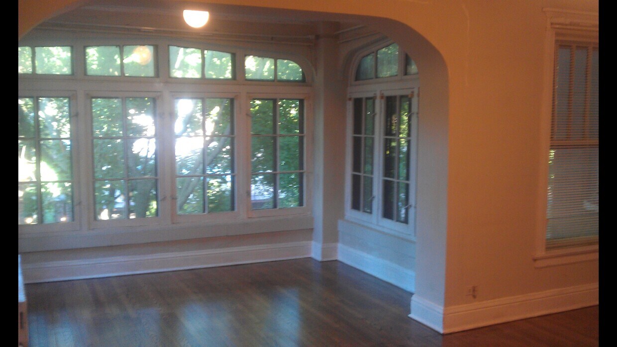 Sunroom - 5324 S Kimbark Ave