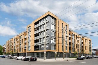 Building Photo - Carter On The Park Condo apartments Mile-Ex