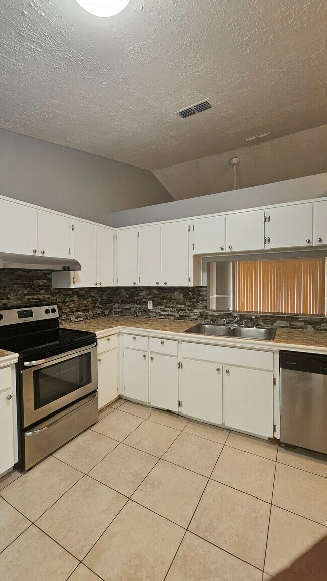 Building Photo - 12405 Shearwater Dr