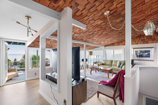 Building Photo - 14728 McDonald Ave