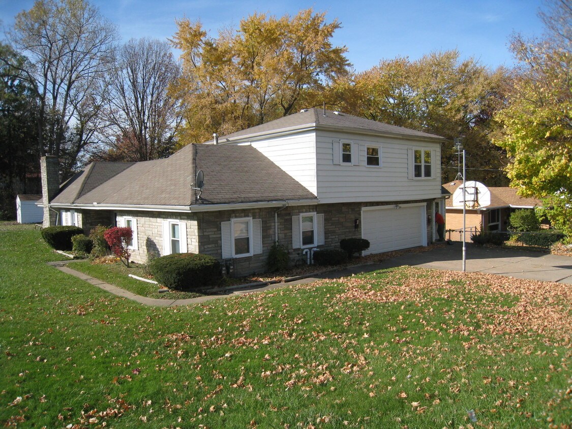 Primary Photo - 2346 W 38th St