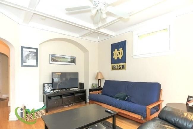 Primary Photo - 1441 W Berteau Ave