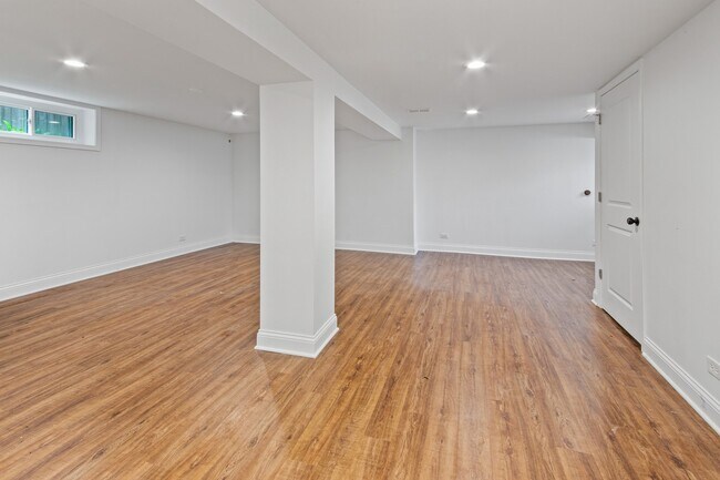 Foto del edificio - 6114 North Lenox-