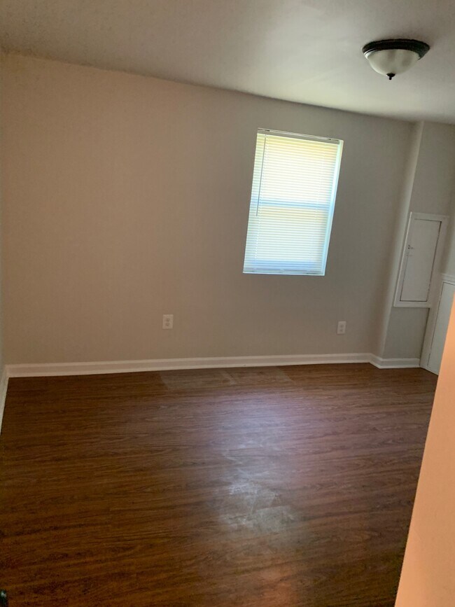 Foto del edificio - 4845 Eastern Ln
