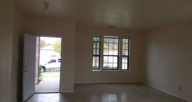 Building Photo - 2821 Hilcroft Ave