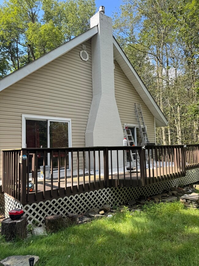 Main front deck - 1010 Eisenhower Way