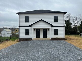 Building Photo - 911 7th St
