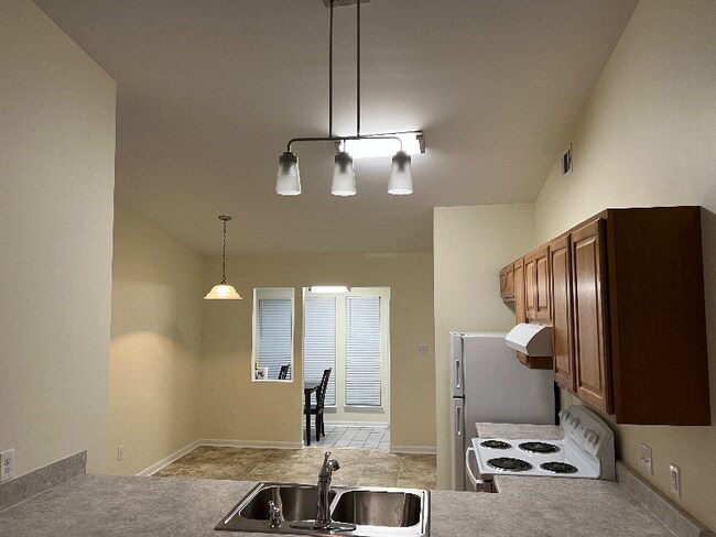 Foto del edificio - 266 Somerset Dr