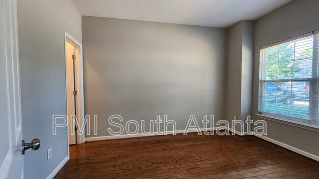 Building Photo - 331 Brookview Dr