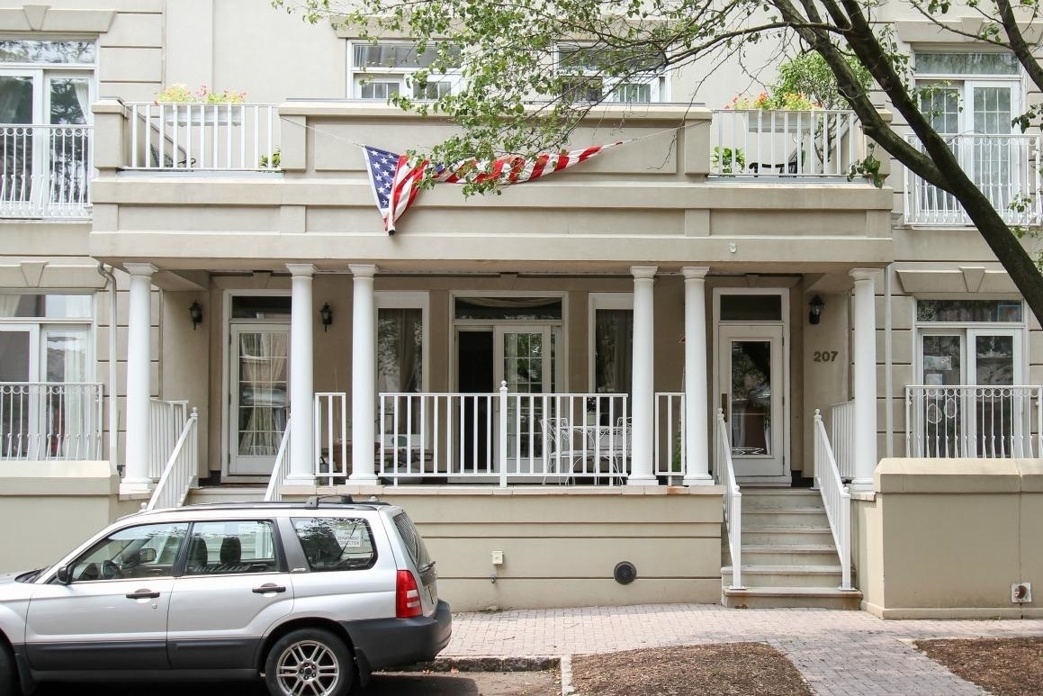 207 Shearwater Ct W Unit 52, Jersey City, NJ 07305 Condo for Rent in Jersey City, NJ