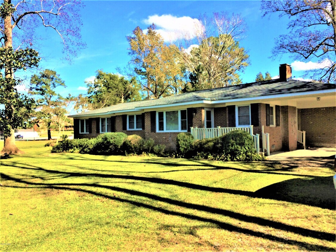 Primary Photo - 1051 White Rd