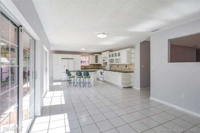 Foto del edificio - 3 br, 2 bath House - 10410 SW 22nd St # 10410