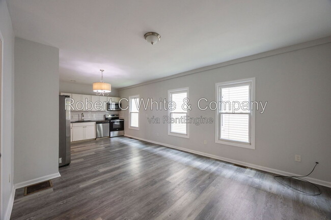 Building Photo - 687 Winchester Ave
