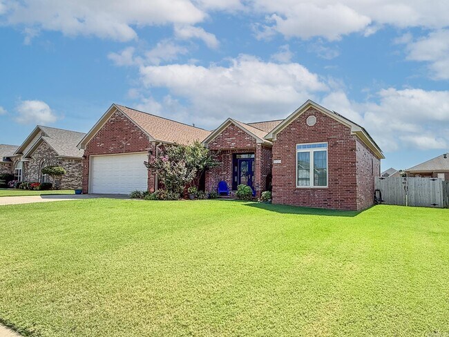 Building Photo - 2424 Palisade Dr