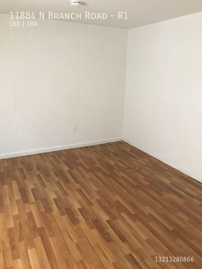 Building Photo - 11884 N Branch Rd