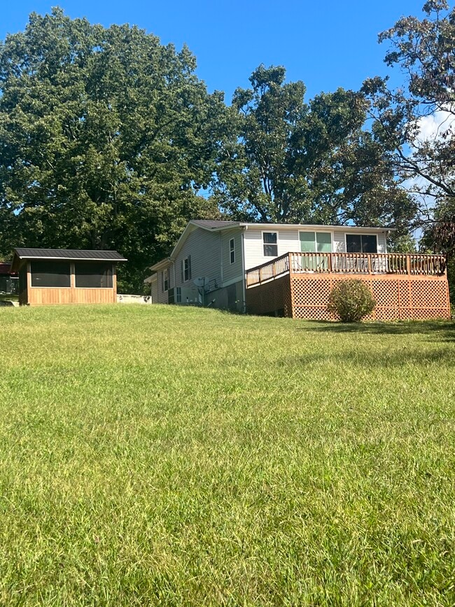 Building Photo - 550 Leiderman Rd