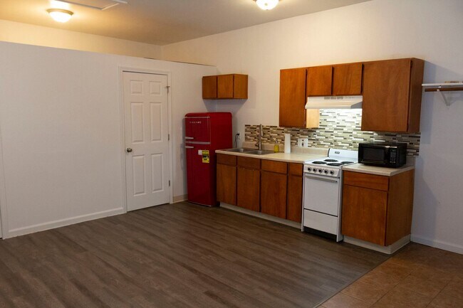 Foto del edificio - *Updated* Efficiency Home with Full Kitche...