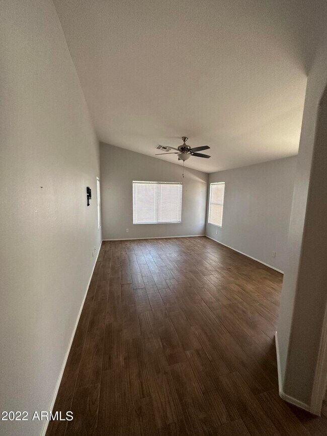 Building Photo - 2902 E Indian Wells Pl