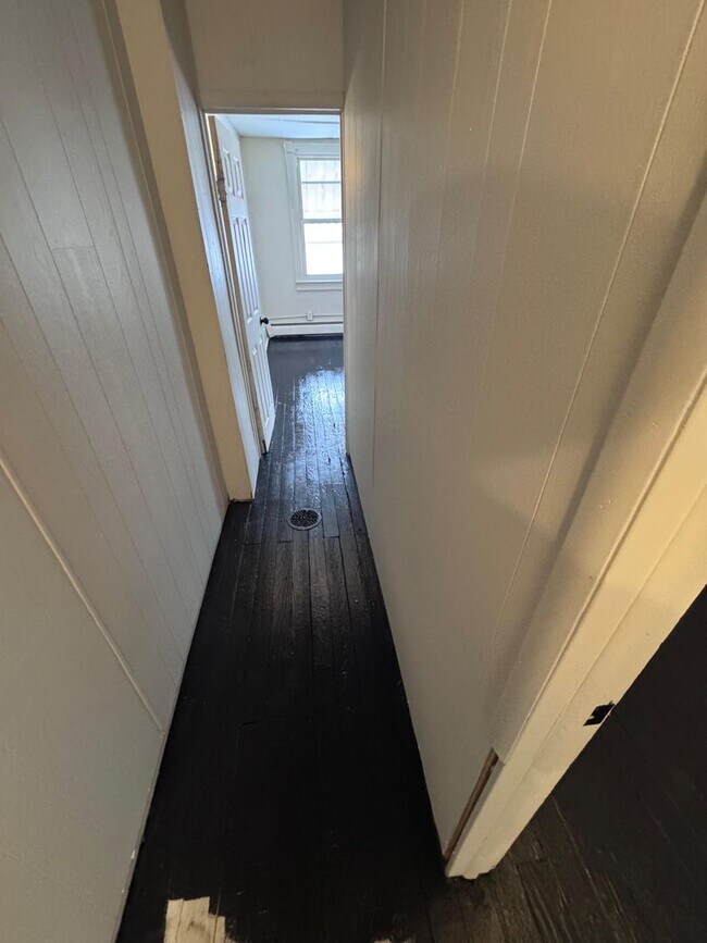 Foto del edificio - Newly Renovated 3BR Row Home – Move-In Ready