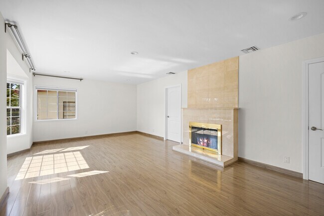 Foto del edificio - 905 Graynold Ave