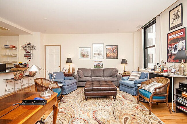Building Photo - 325 S Michigan Ave