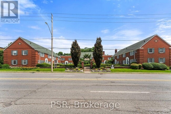 Building Photo - 1365-1365 Bayview Ave