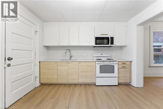 Building Photo - 176 Darling St