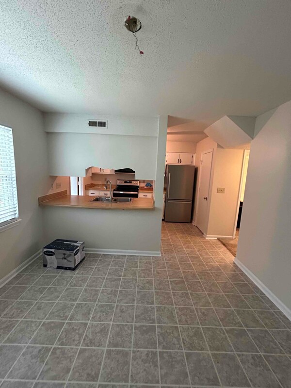 Building Photo - 1007 Hunters Trce