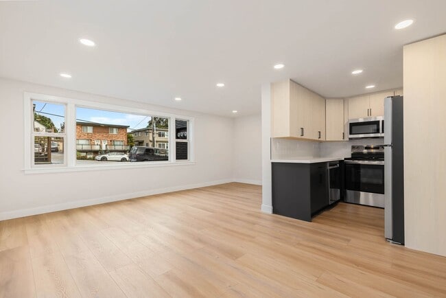 Foto del edificio - 6721 24th Ave NW