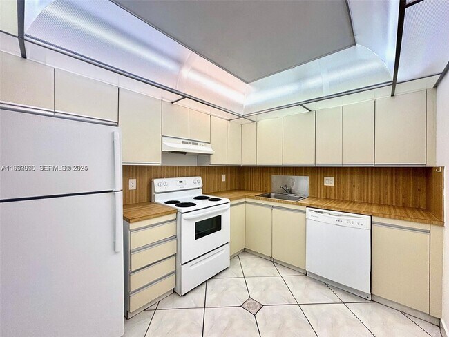 Foto del edificio - 2500 Parkview Dr