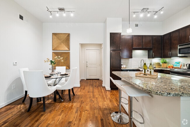B2 2BA, 2BR - 1,380SF - Dining Room - 1900 Yorktown
