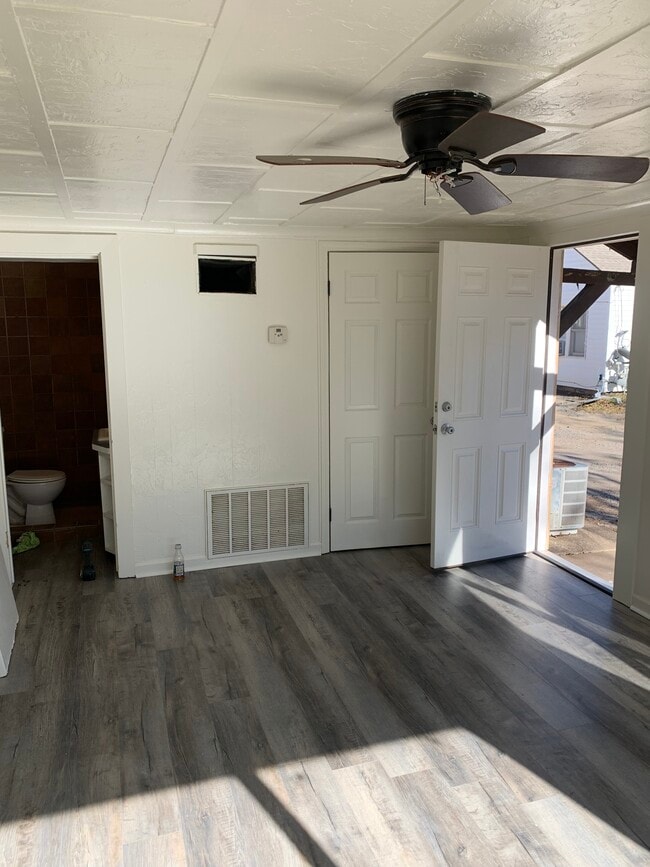 Foto del edificio - 208 W Elm Ave