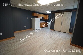 Building Photo - 315 N Broadway St