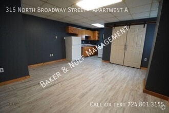 Building Photo - 315 N Broadway St