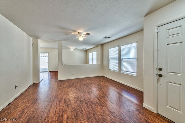 Foto del edificio - 358 Silverado Pines Ave