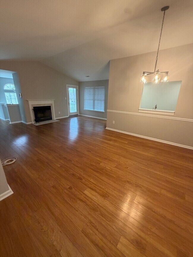 espacio habitable con techo abovedado - 514 Cedar Hollow Dr