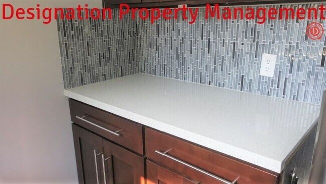 Foto del edificio - 7638 Hampton Ave