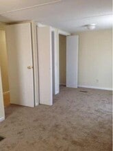 Building Photo - 8765 S Gore Rd
